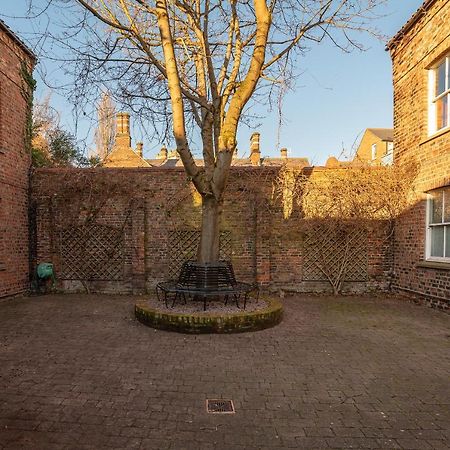 The Old Coach House Lägenhet York Exteriör bild